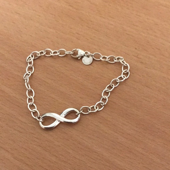 Tiffany & Co Infinity Bracelet in Sterling Silver - Picture 2 of 5